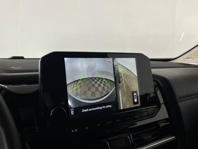 Used 2024 Nissan Pathfinder Platinum image 21