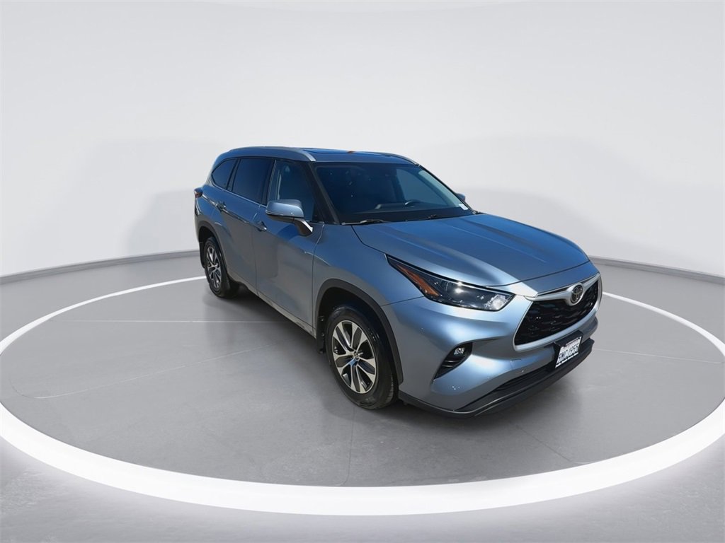 Used 2022 Toyota Highlander XLE image 16