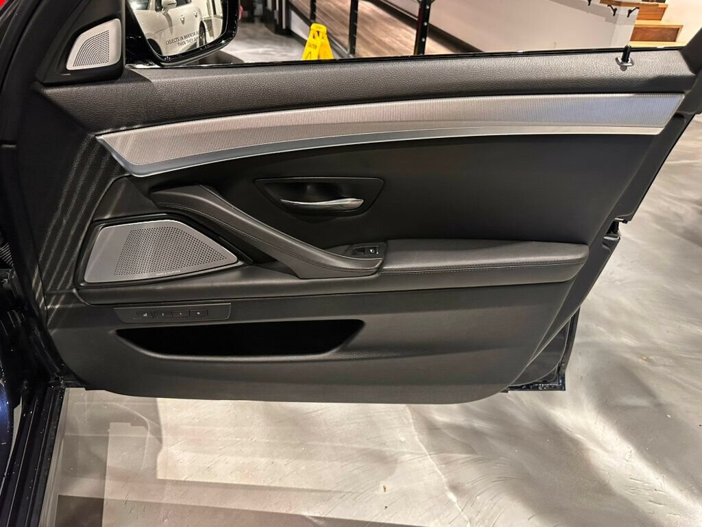 Used 2013 BMW M5 RWD image 24