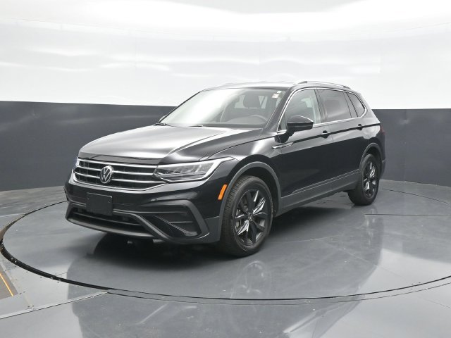 Used 2024 Volkswagen Tiguan SE AWD/4WD image 3