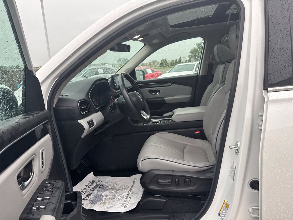 Certified 2025 Honda Pilot Elite image 31