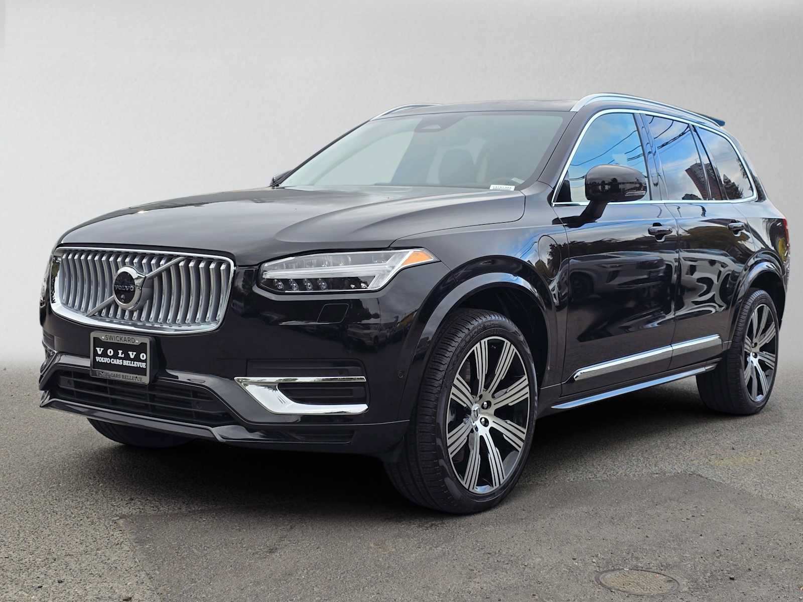 Certified 2025 Volvo XC90 T8 Plus w/ Protection Package Premier AWD/4WD image 8