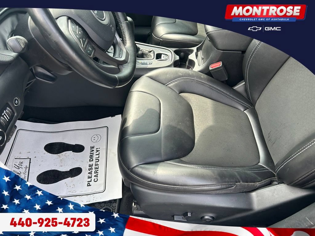Used 2019 Jeep Cherokee Latitude Plus w/ Comfort/Convenience Group AWD/4WD image 19