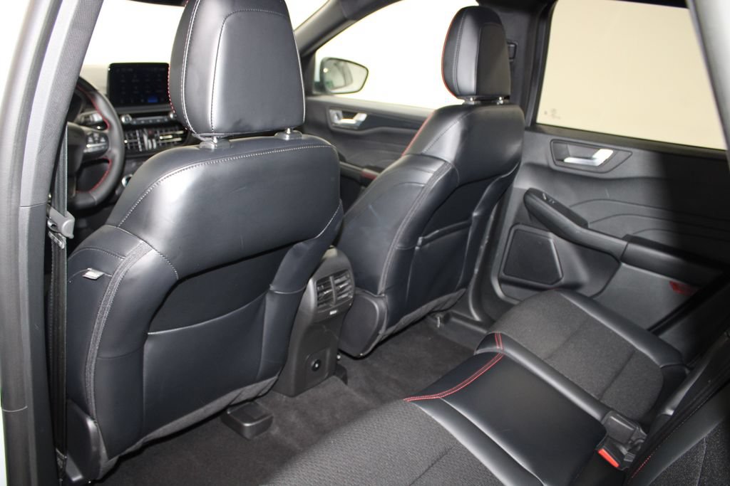Used 2025 Ford Escape ST-Line Select w/ Class II Trailer Tow Package AWD/4WD image 27