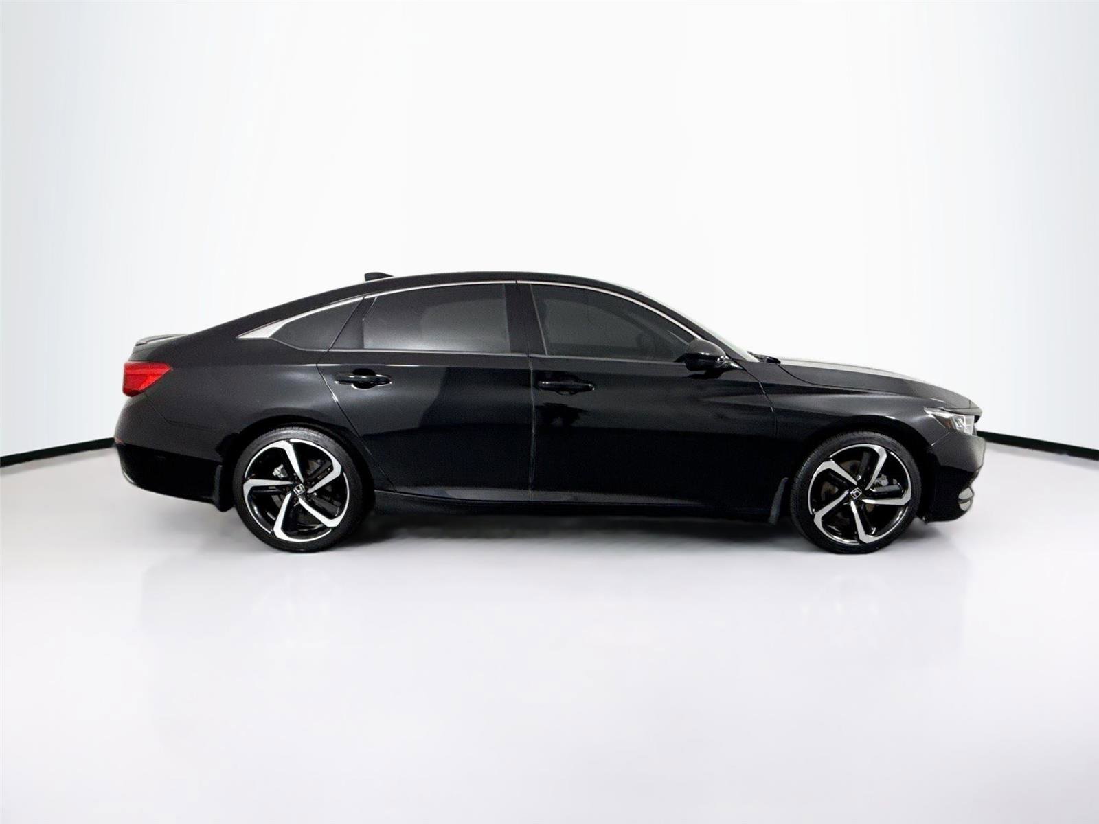 Used 2018 Honda Accord Sport image 9