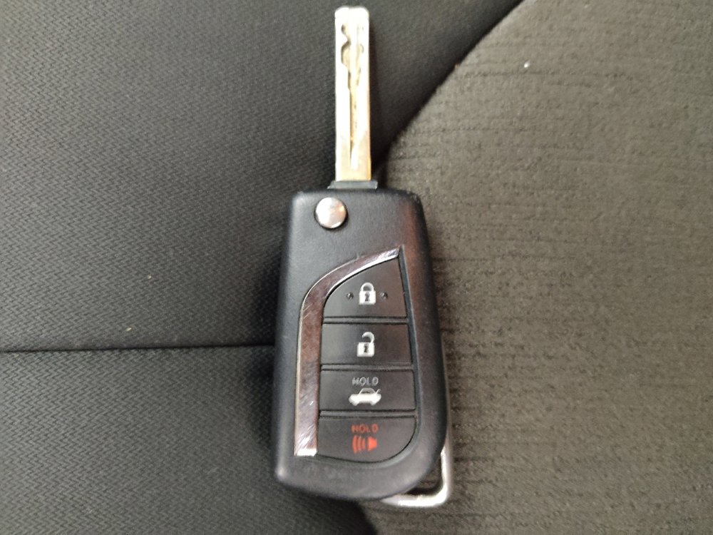 Used 2022 Toyota Camry LE image 32