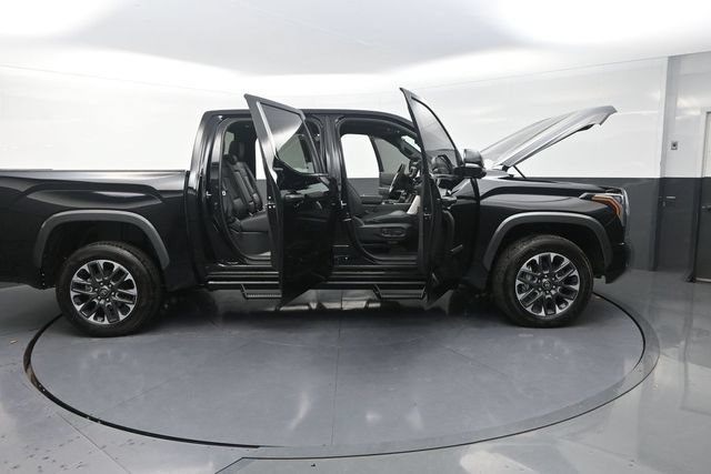 Used 2025 Toyota Tundra Limited AWD/4WD image 37