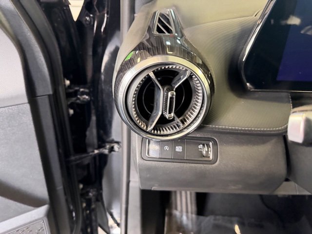 Used 2025 Chevrolet Equinox LT w/ Convenience Package II image 17