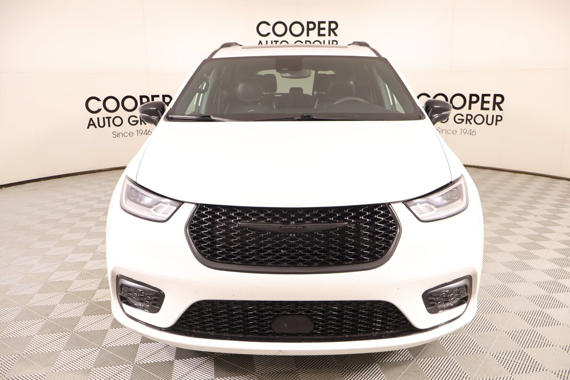 Used 2025 Chrysler Pacifica Limited FWD image 11
