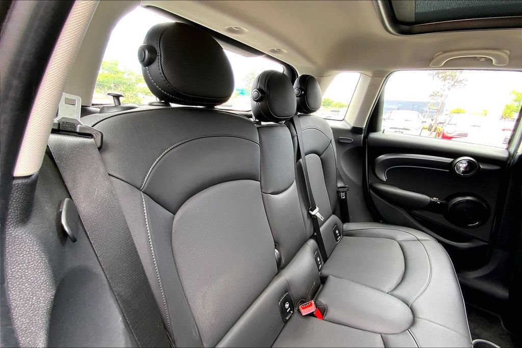 Used 2024 MINI Cooper 4-Door Hardtop FWD image 25