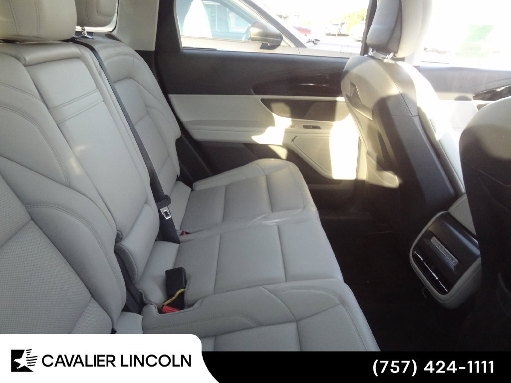 Used 2026 Lincoln Nautilus Premier AWD/4WD image 8