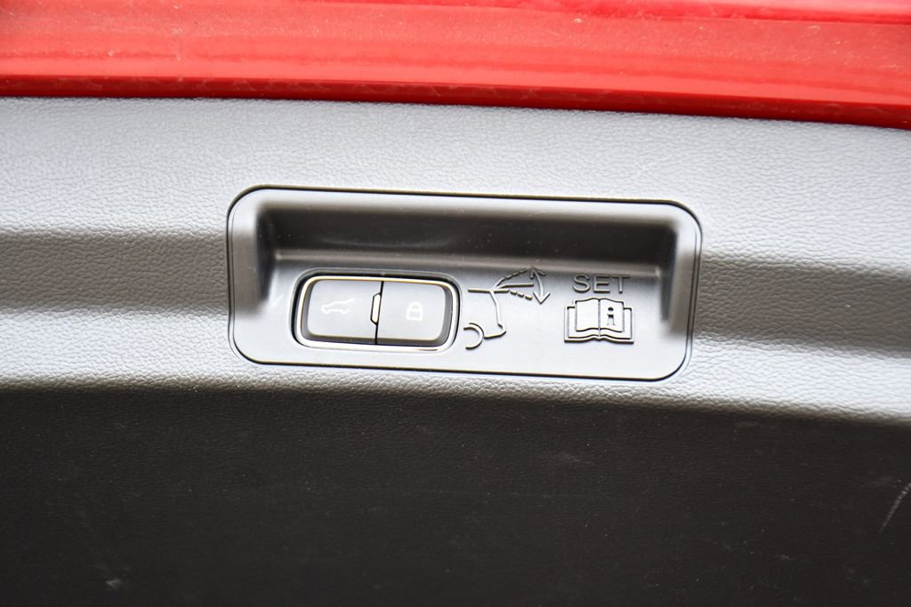 Used 2023 Ford Explorer XLT w/ Equipment Group 202A AWD/4WD image 17