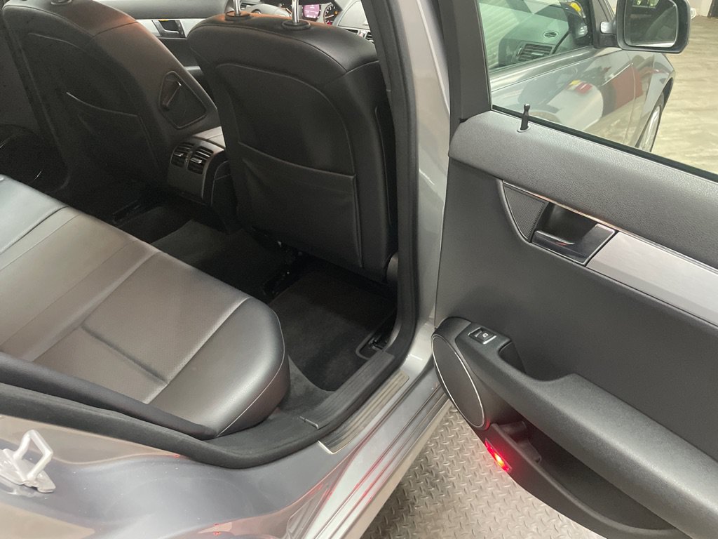 Used 2008 Mercedes-Benz C 300 Sedan image 29