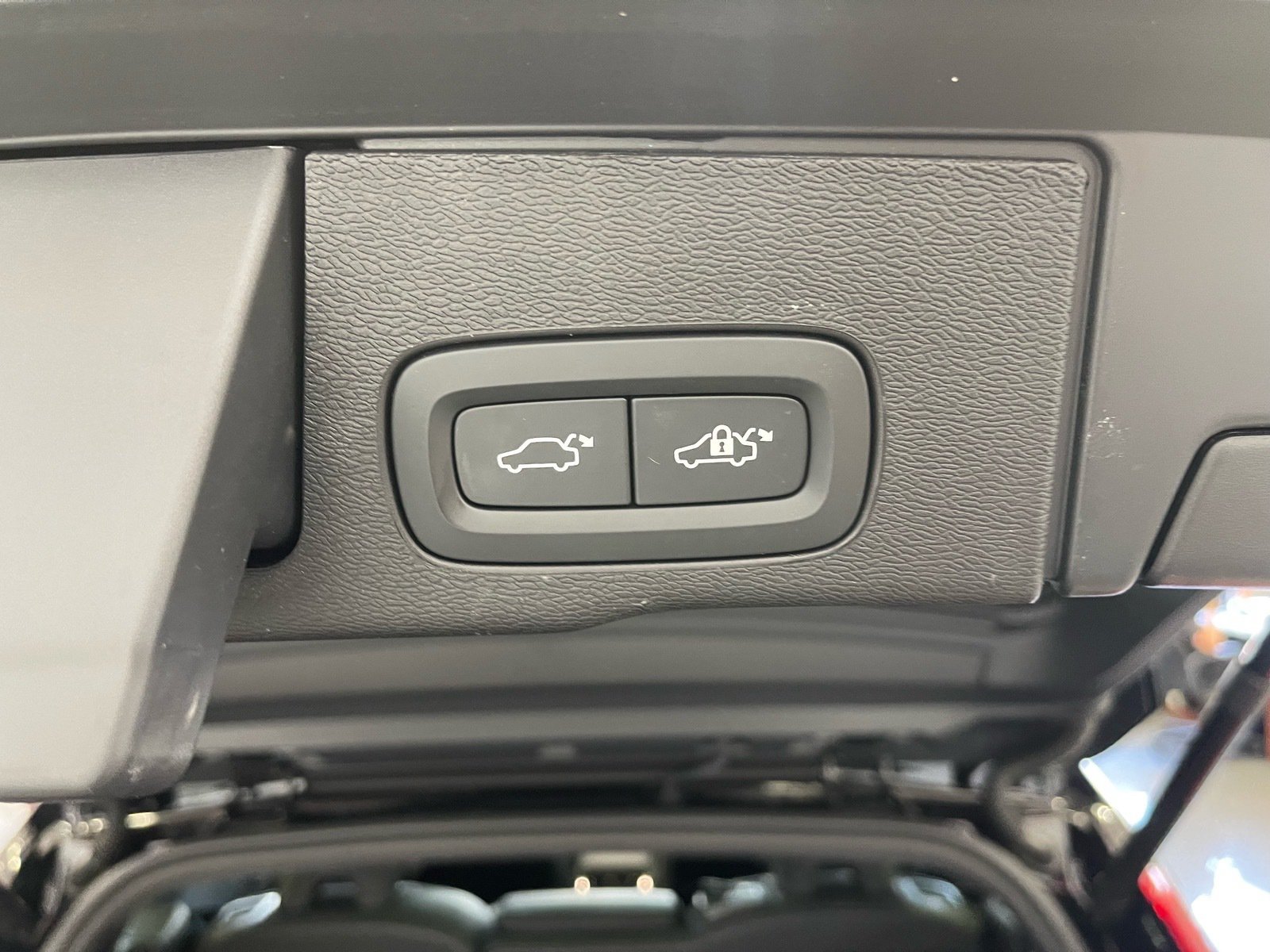 Used 2025 Volvo XC60 B5 Ultra w/ Climate Package AWD/4WD image 35