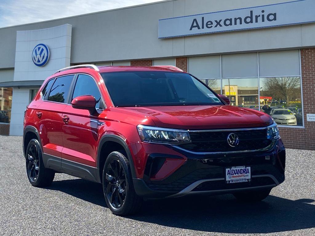 Certified 2023 Volkswagen Taos SE w/ Black Wheel Package