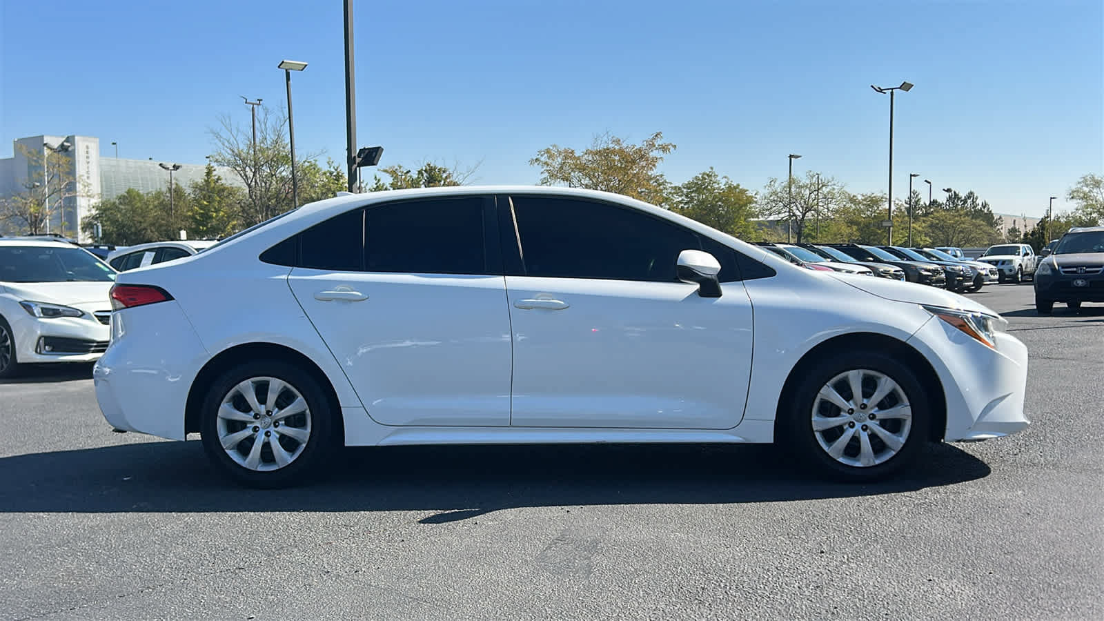 Used 2020 Toyota Corolla LE FWD image 4