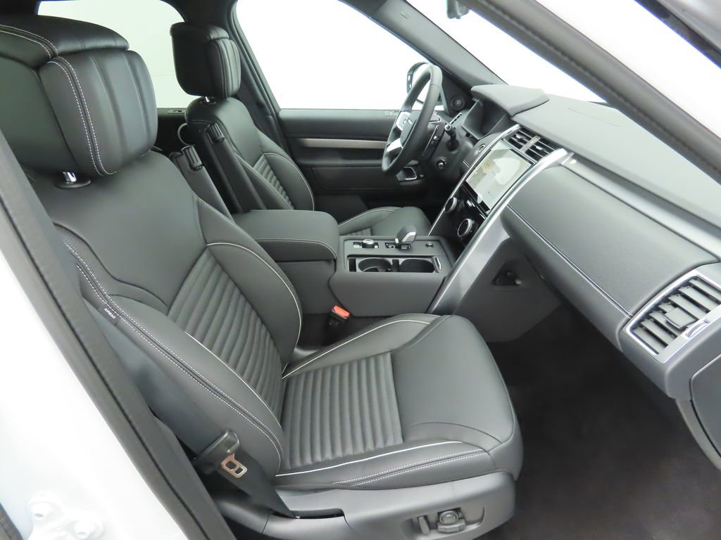 Used 2024 Land Rover Discovery Dynamic SE image 20
