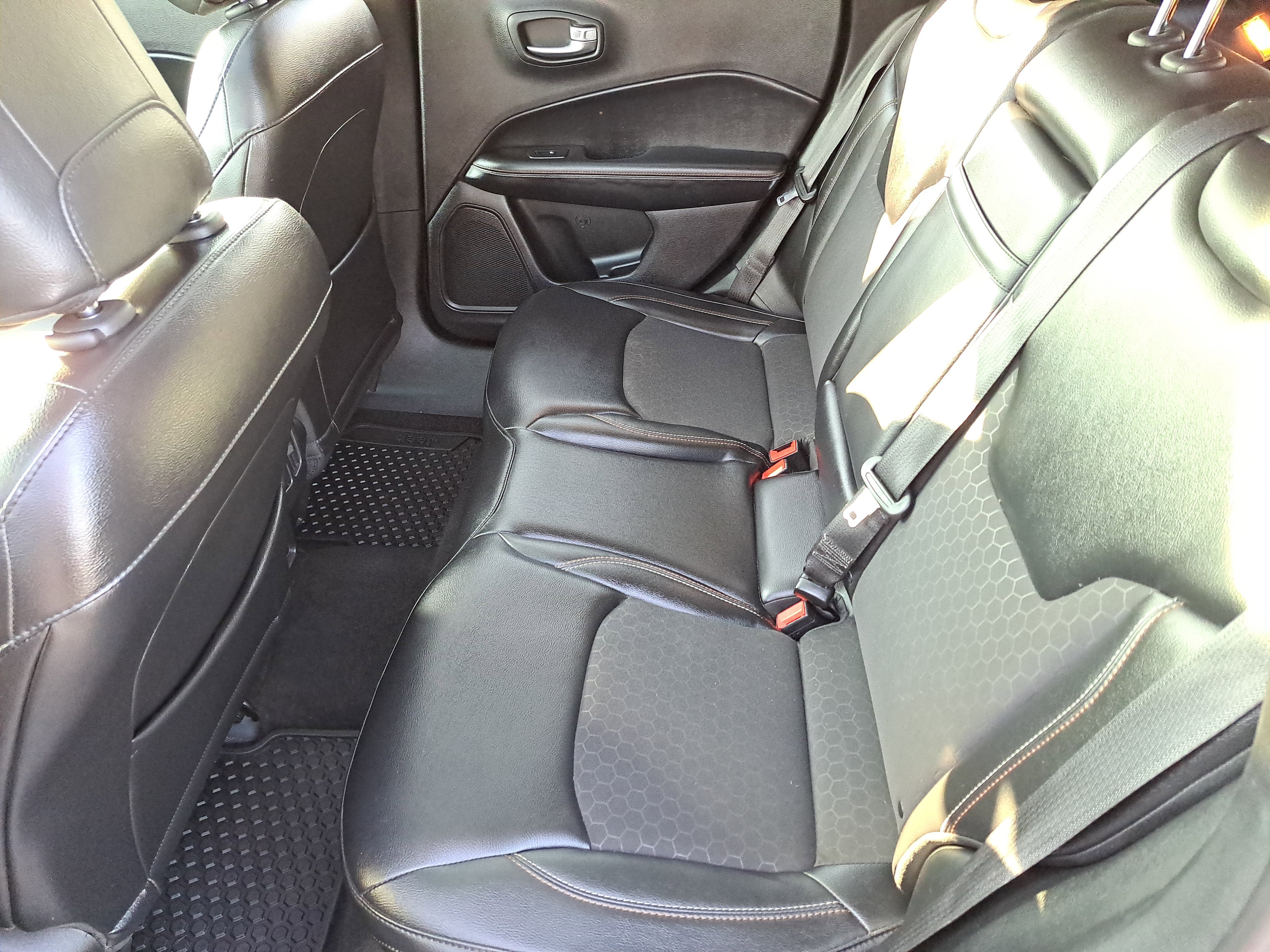 Used 2018 Jeep Compass Latitude w/ Popular Equipment Group image 10