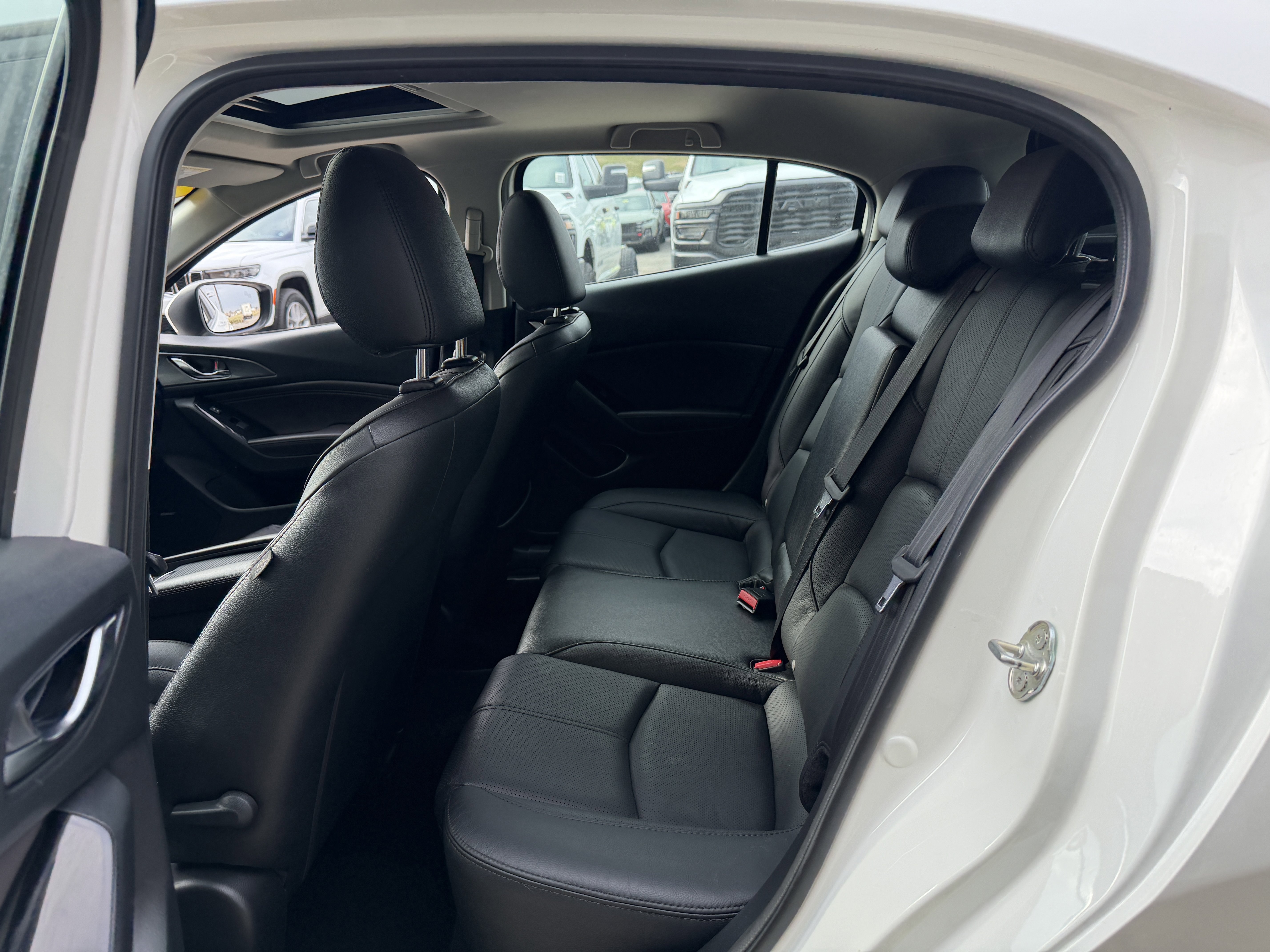 Used 2018 MAZDA MAZDA3 Grand Touring w/ Premium Equipment Package image 26