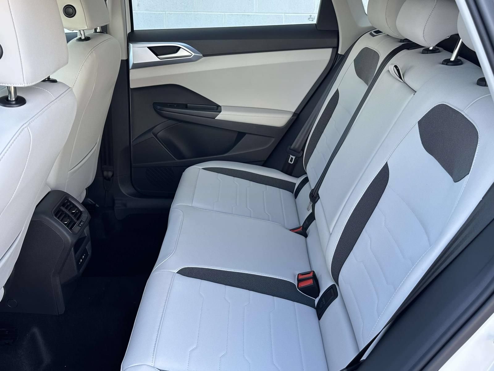 New 2026 Volkswagen Taos SE FWD image 13