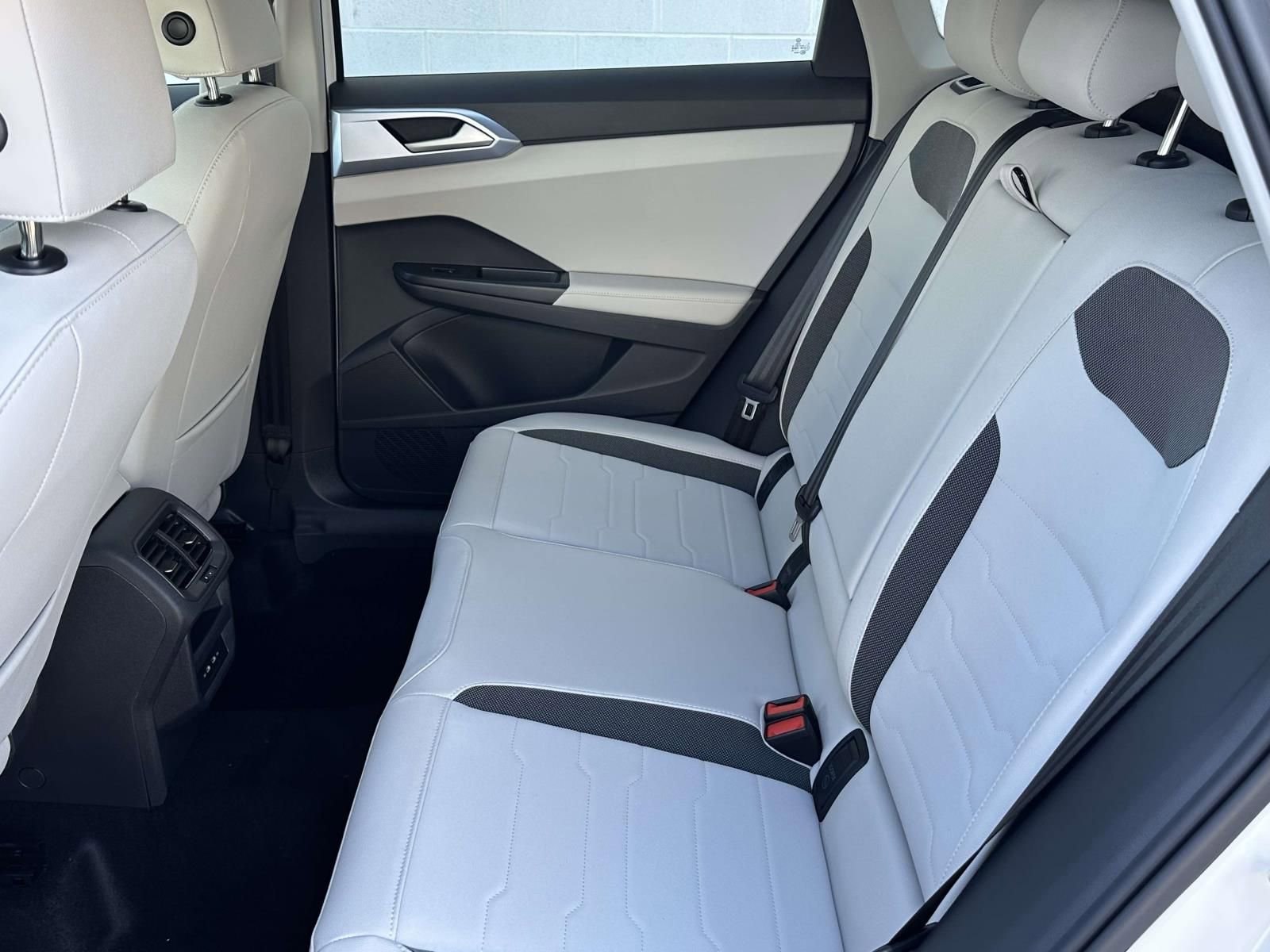 New 2026 Volkswagen Taos SE image 13