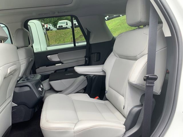 New 2025 Ford Expedition Active RWD image 18