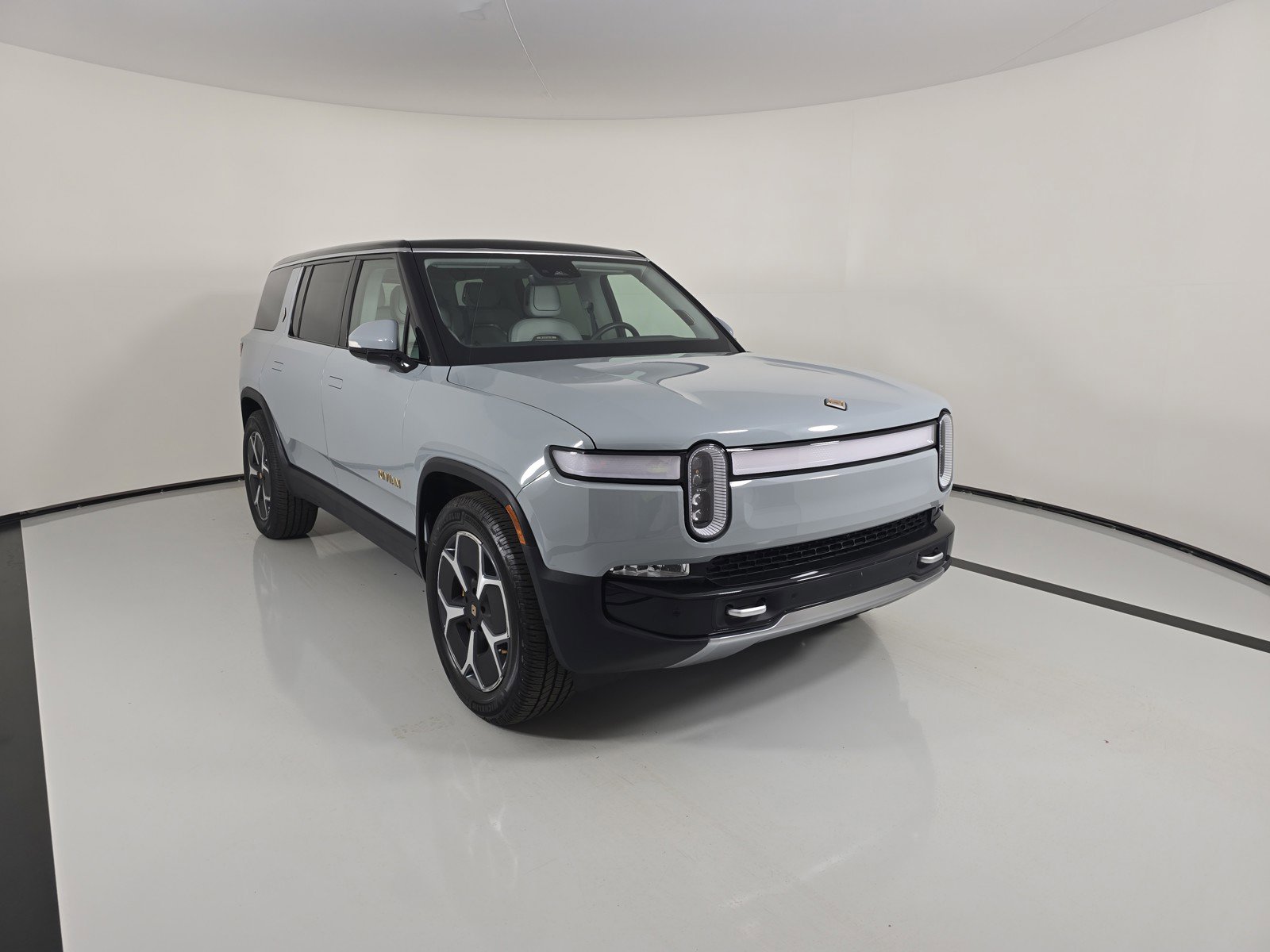 Used 2024 Rivian R1S Adventure AWD/4WD image 7