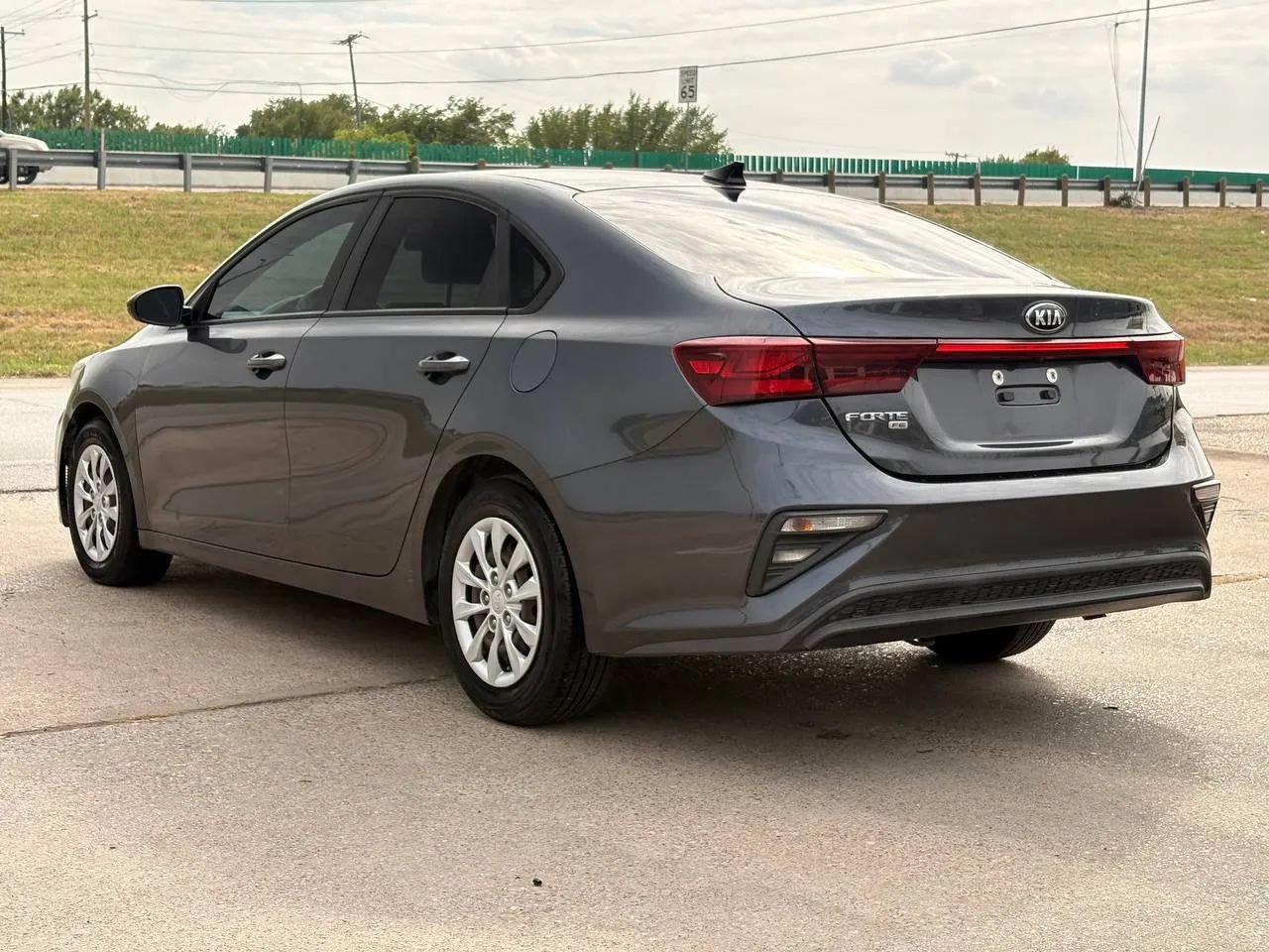 Used 2020 Kia Forte Sedan FWD image 5