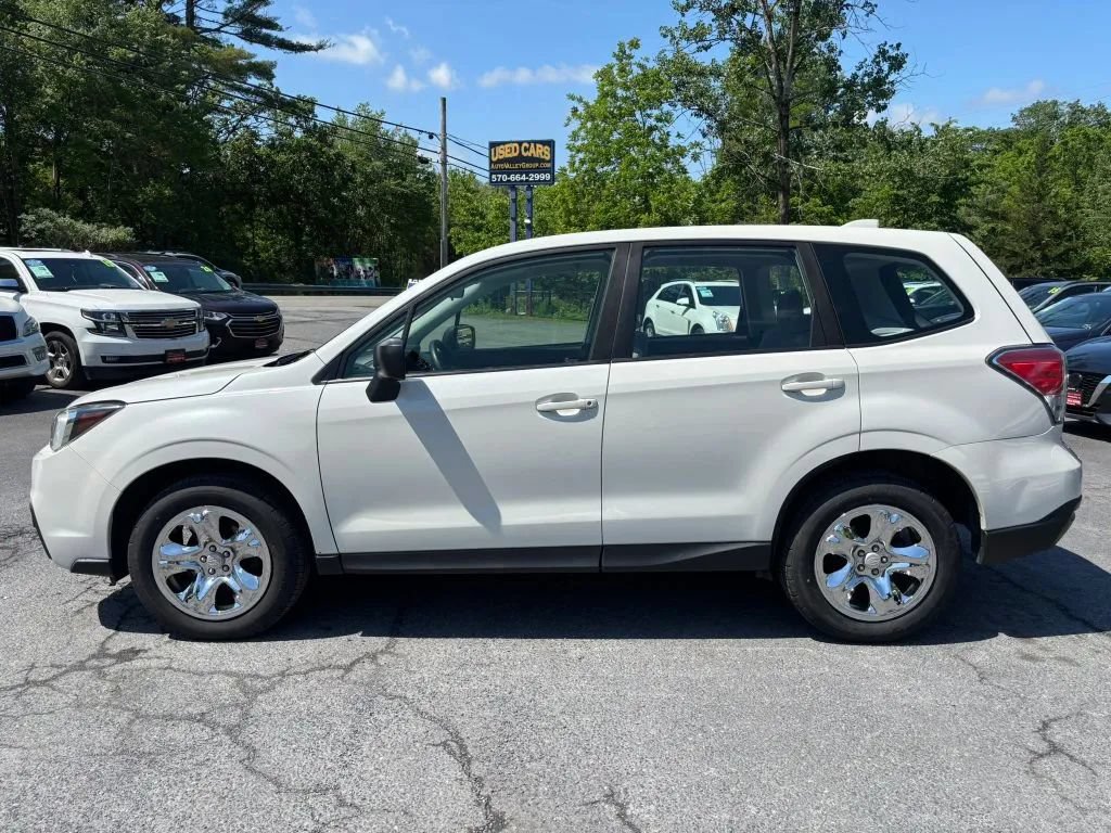 Used 2017 Subaru Forester 2.5i AWD/4WD image 5