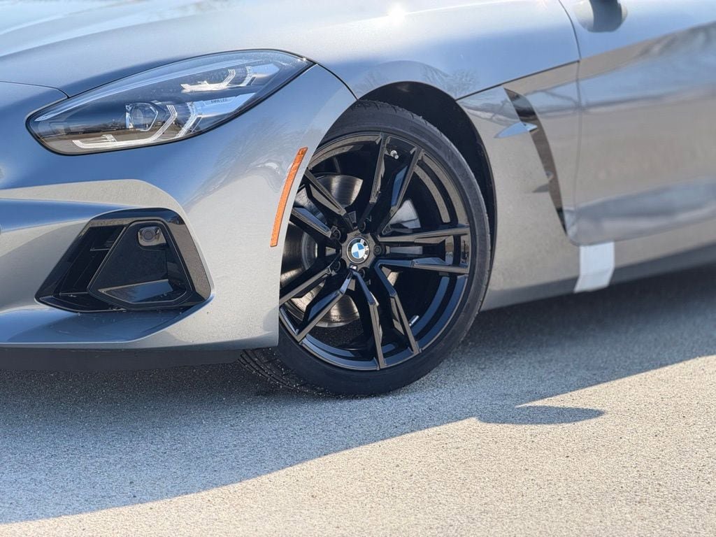 New 2026 BMW Z4 sDrive30i w/ Convenience Package image 2
