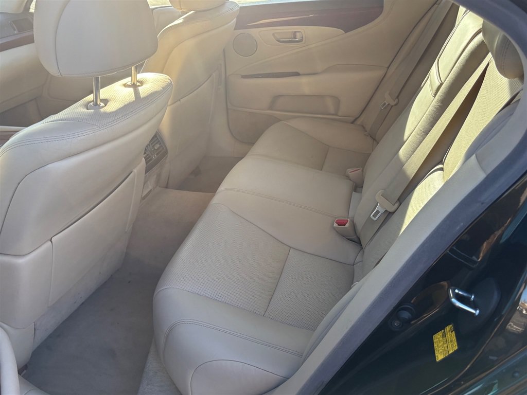Used 2011 Lexus LS 460 w/ Comfort Pkg RWD image 12