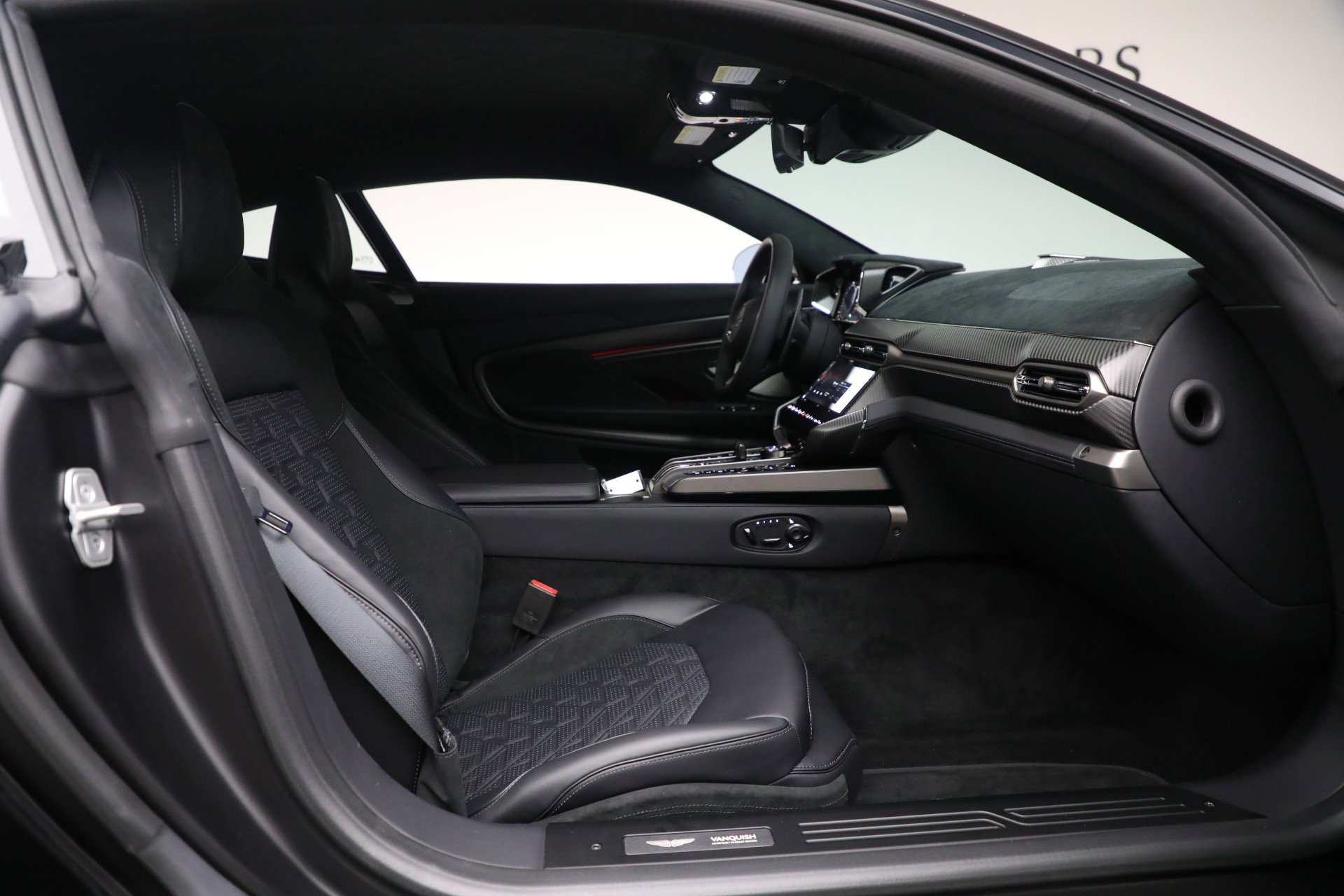 Used 2025 Aston Martin Vanquish image 27