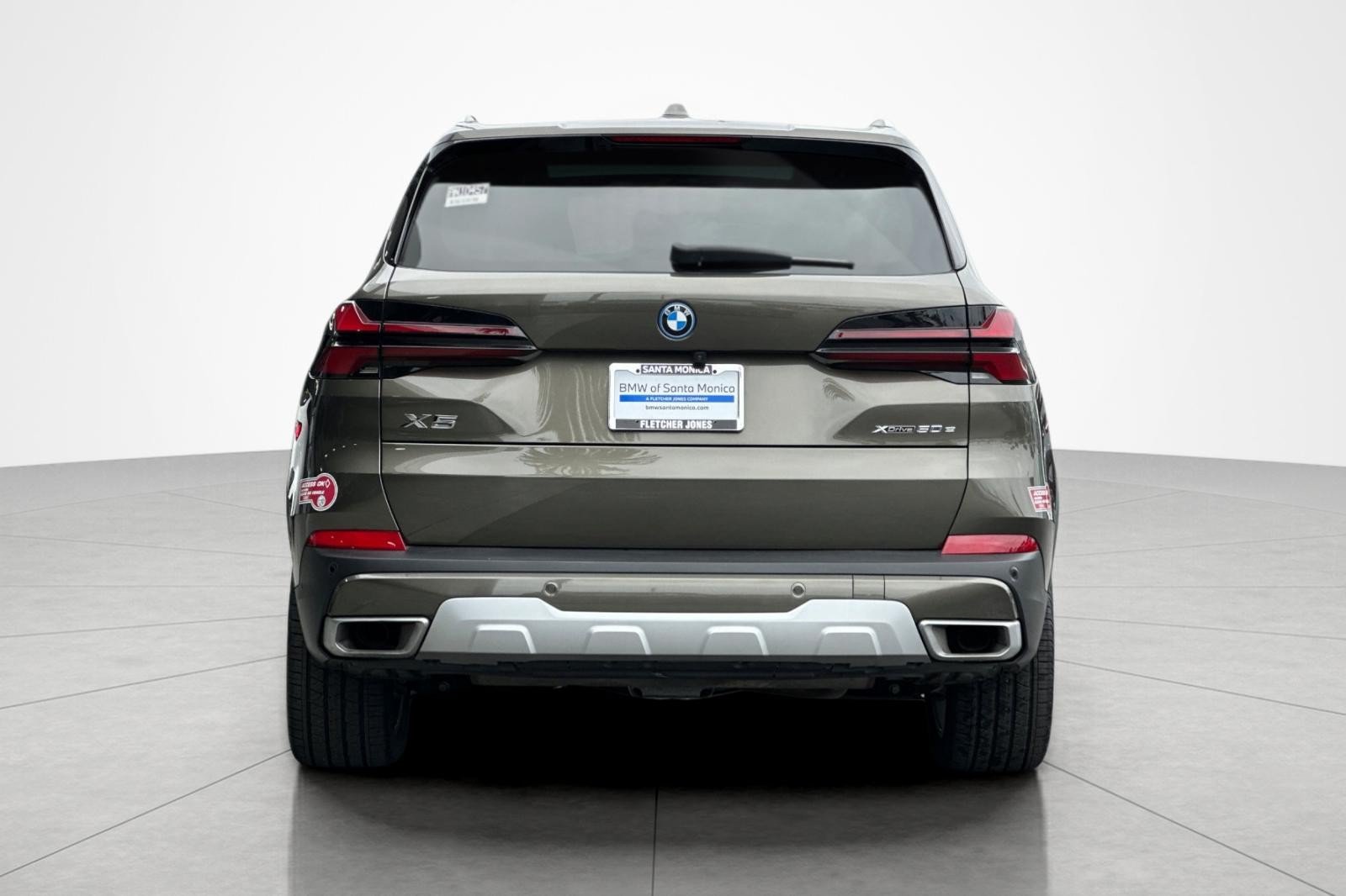 Used 2024 BMW X5 xDrive50e w/ Parking Assistance Package AWD/4WD image 4