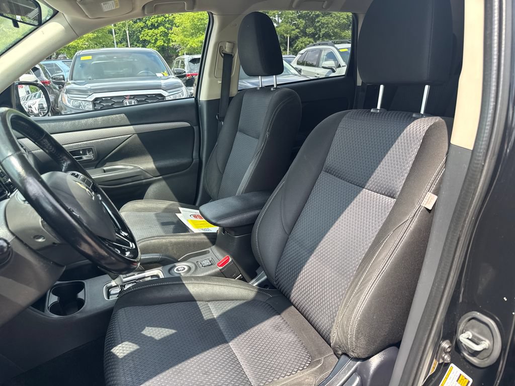 Used 2016 Mitsubishi Outlander SE AWD/4WD image 15