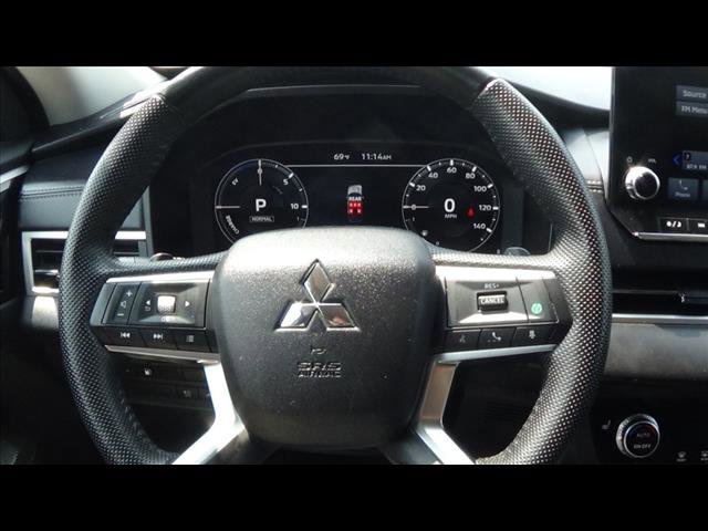 Used 2023 Mitsubishi Outlander SE AWD/4WD image 19