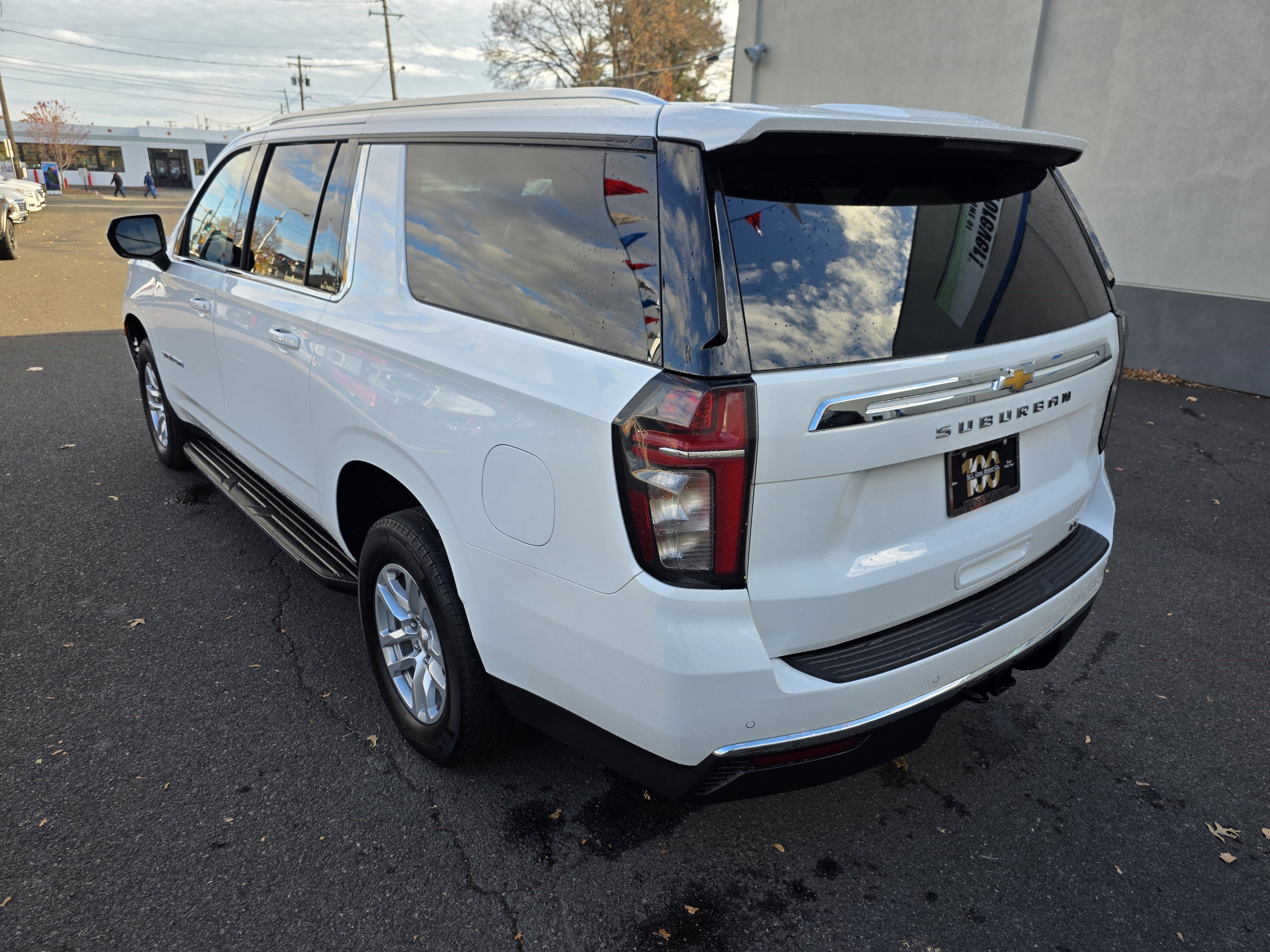 Used 2023 Chevrolet Suburban LT image 30