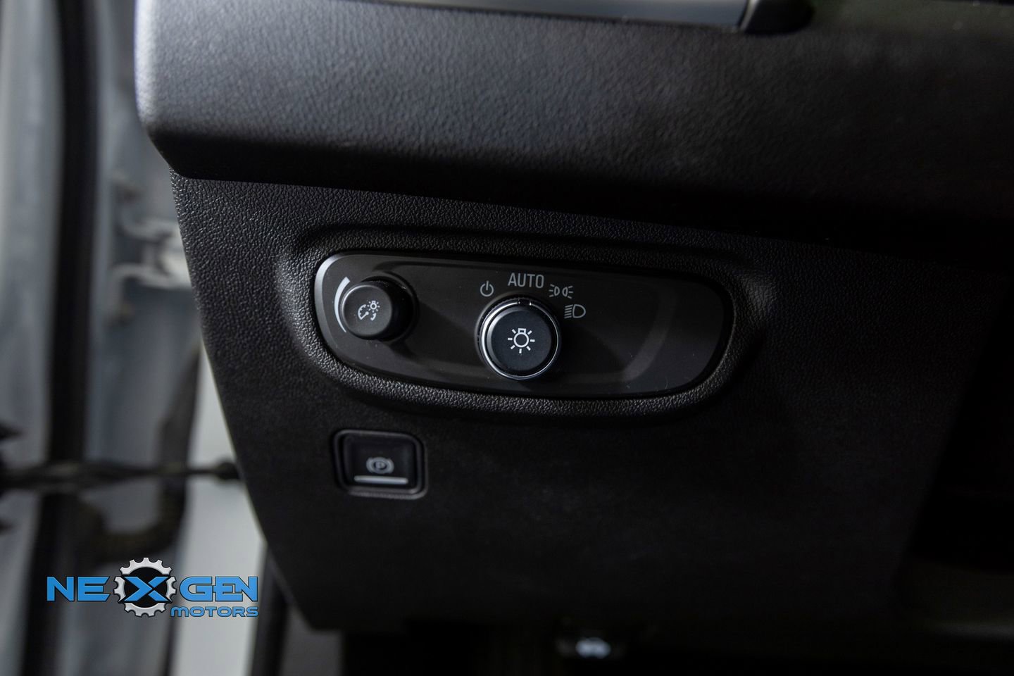 Used 2022 GMC Terrain SLE w/ Driver Convenience Package image 13