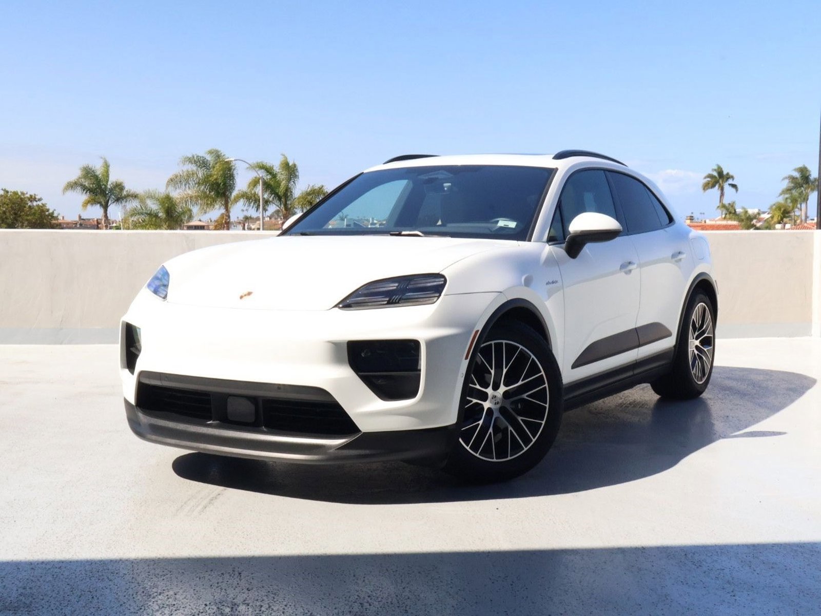 Certified 2025 Porsche Macan Electric RWD image 1