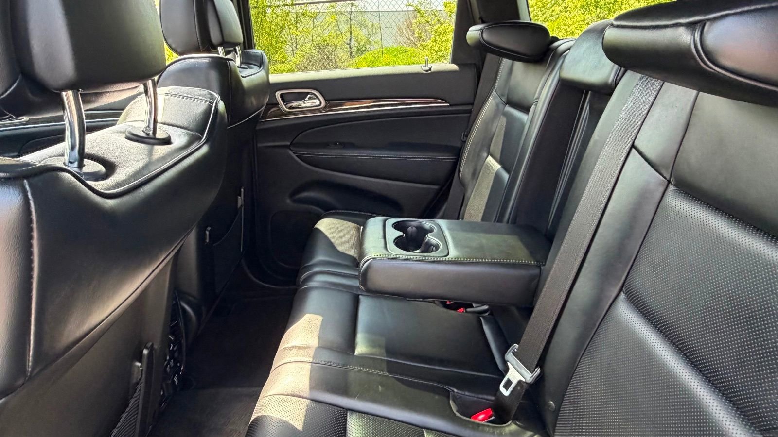 Used 2014 Jeep Grand Cherokee Overland AWD/4WD image 21