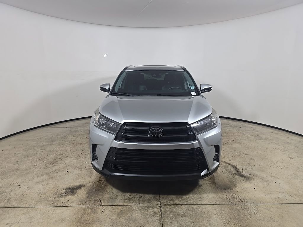Used 2019 Toyota Highlander SE image 3
