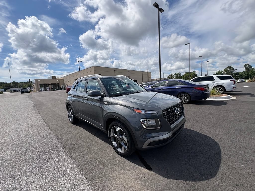 Used 2025 Hyundai Venue SEL FWD image 7