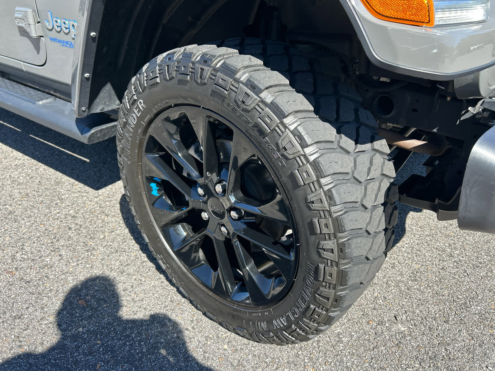 Used 2022 Jeep Wrangler Unlimited Sahara w/ Safety Group image 17