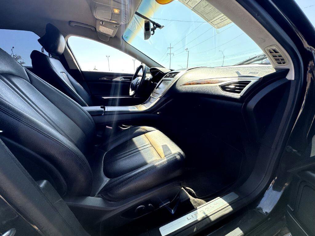 Used 2015 Lincoln MKZ image 26