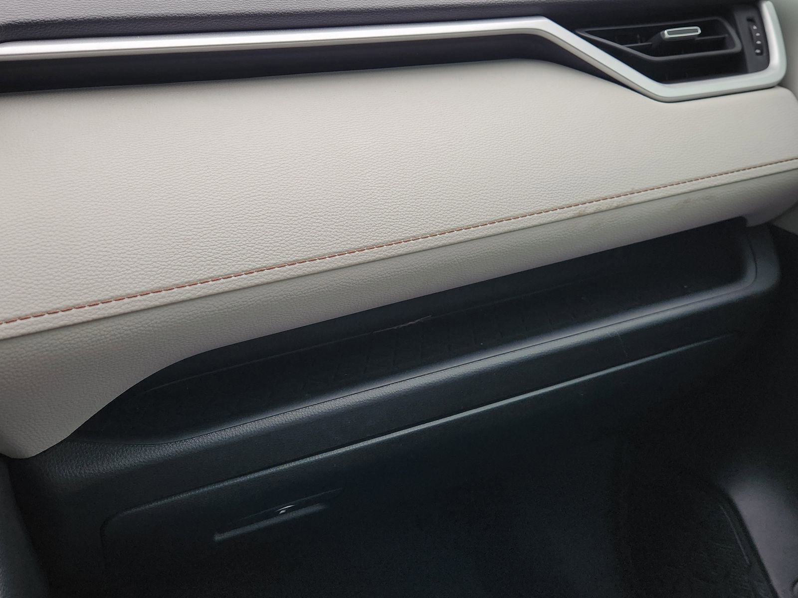 Used 2023 Toyota RAV4 XLE Premium image 23