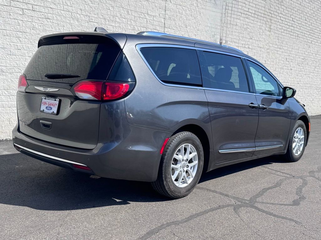 Used 2020 Chrysler Pacifica Touring-L image 9