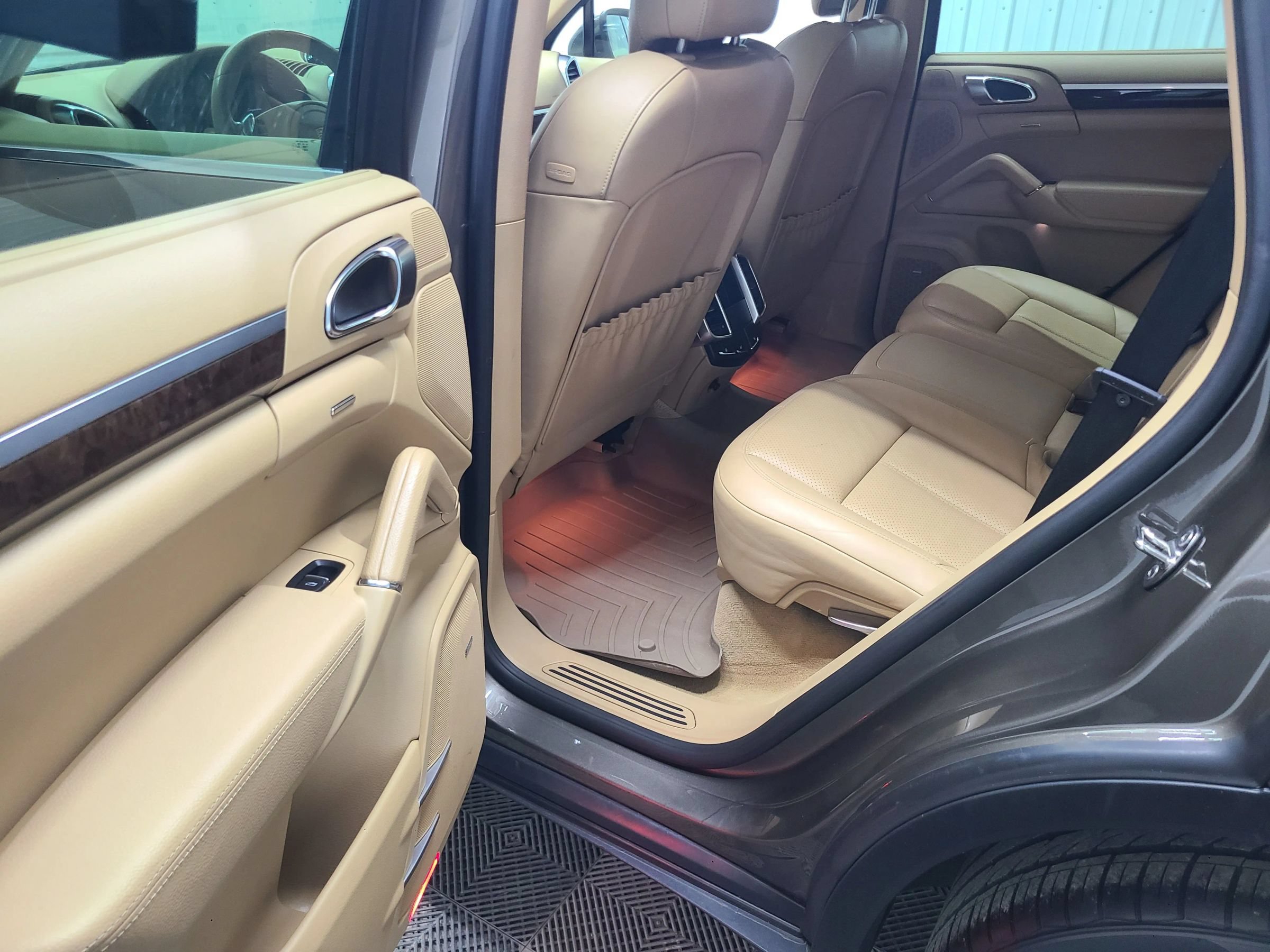 Used 2013 Porsche Cayenne Diesel AWD/4WD image 38