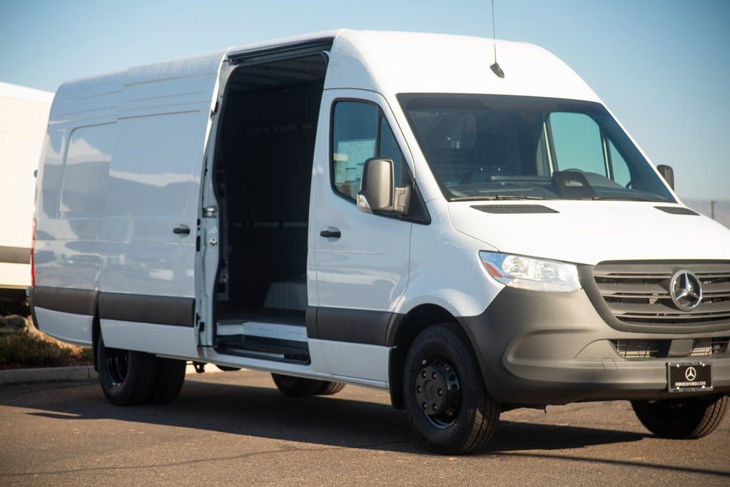 New 2025 Mercedes-Benz Sprinter 4500 image 8