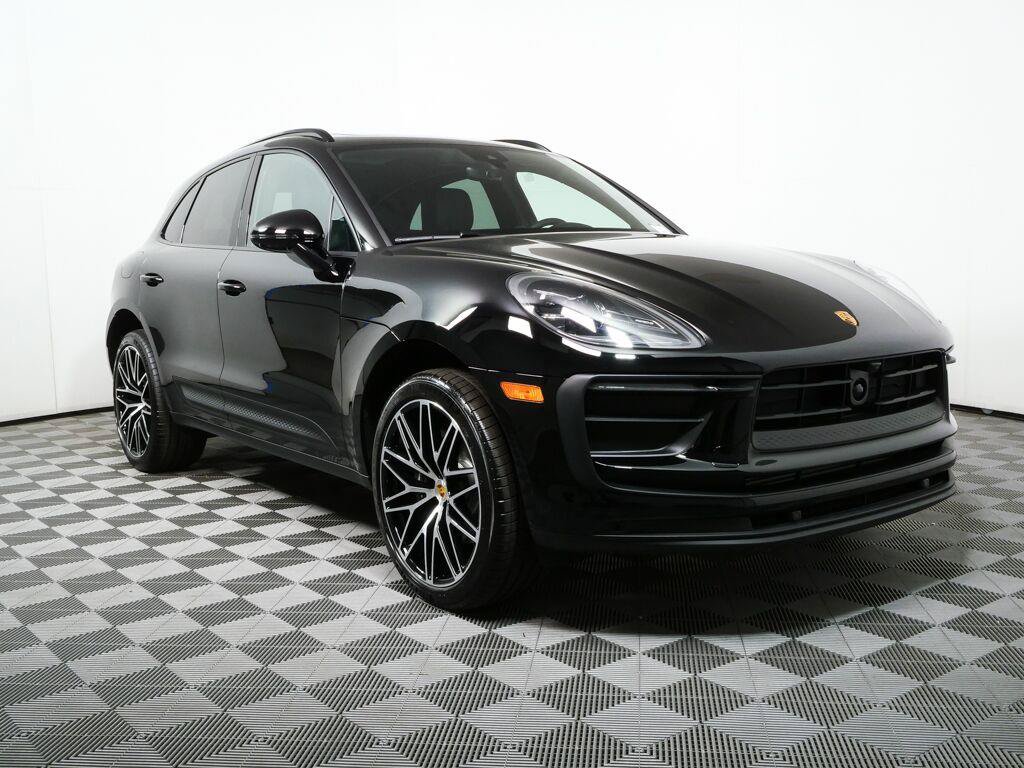 Certified 2026 Porsche Macan AWD/4WD image 25