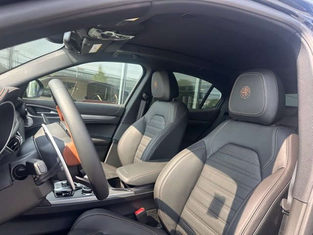 New 2025 Alfa Romeo Stelvio Sprint image 9