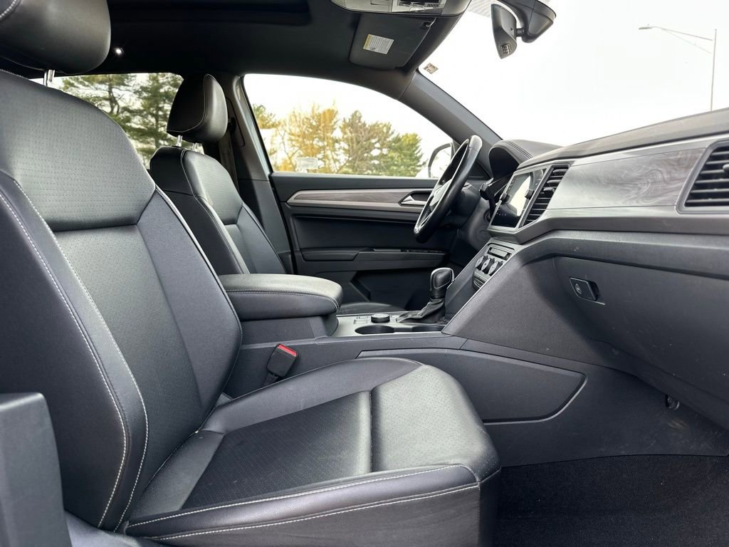 Used 2020 Volkswagen Atlas Cross Sport SE w/ Panoramic Sunroof Package image 25